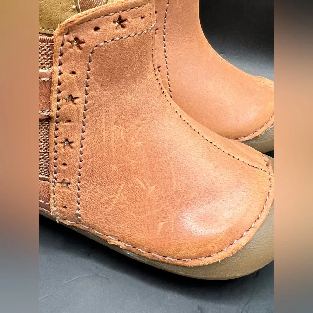 Stride Rite-Kids Tan Leather Ankle Boots with Star‎ Accent, Baby size: 4M, Agnes